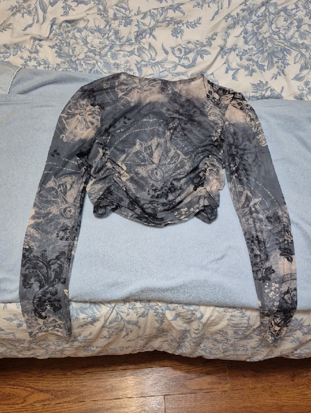 CIDER All Over Print Ruched Top - Picture 2 of 2